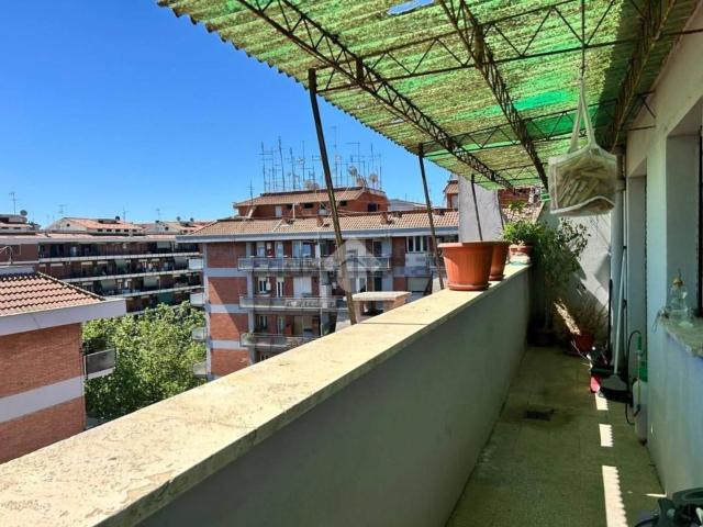 Appartamento in vendita di 76 m² in Via Marco Valerio Corvo, 155