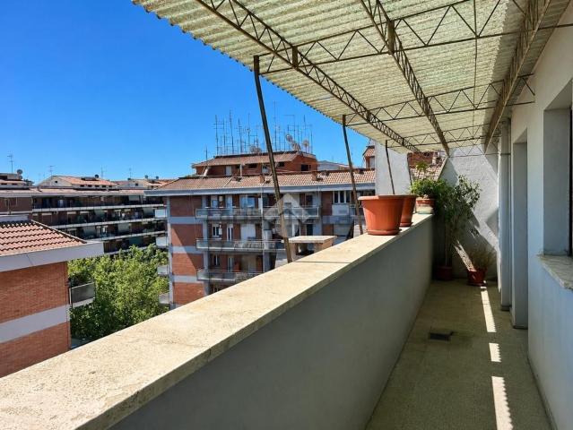 Appartamento in vendita di 76 m² in Via Marco Valerio Corvo, 155