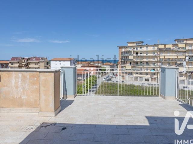 Appartamento in vendita di 78 m² in Strada Provinciale Helvia Recina