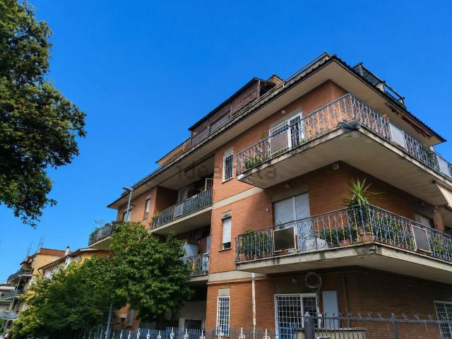 Appartamento in vendita di 78 m² in Via Trecate, 40
