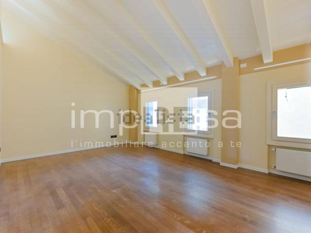 Appartamento in vendita di 78 m² in Via Sottoportico del Monte di Pietà, 3