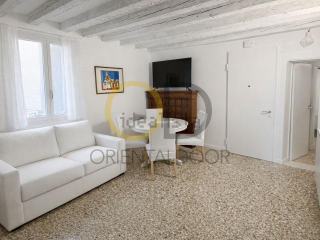 Appartamento in vendita di 79 m² in Calle del Forno, 1108