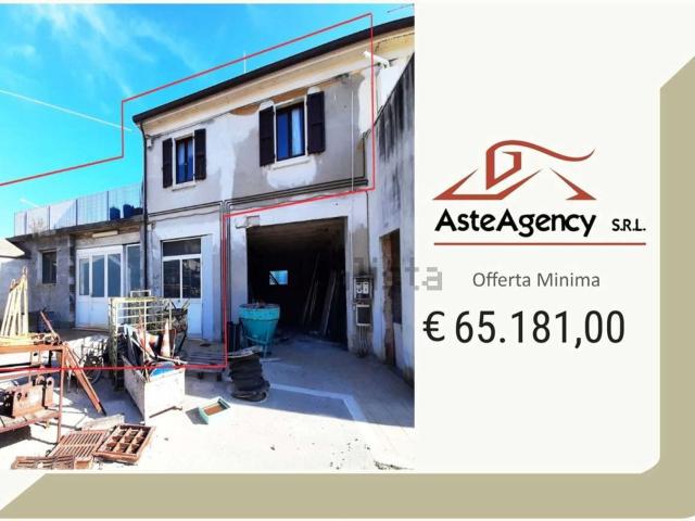 Appartamento in vendita di 79 m² in Circonvallazione le Grazie, 23