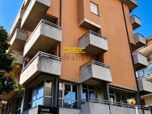 Appartamento in vendita di 79 m² in Corso Genova, 50