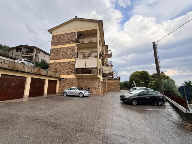 Appartamento in vendita di 79 m² in Via della Roccia