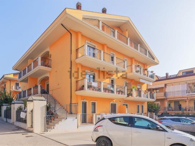 Appartamento in vendita di 83 m² in Via delle Gardenie, 28