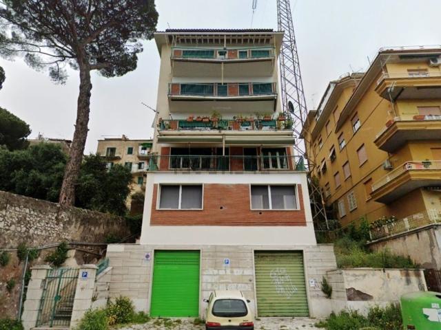 Appartamento in vendita di 83 m² in Via di Villa Braschi, 84