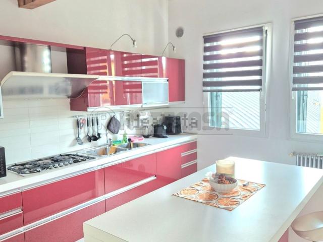 Appartamento in vendita di 80 m² in Corso SS. Felice e Fortunato, 257