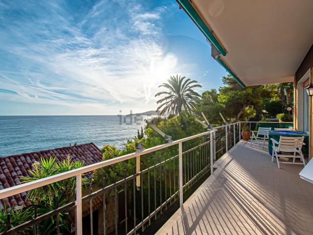 Appartamento in vendita di 80 m² in Lungomare Cristoforo Colombo, 47