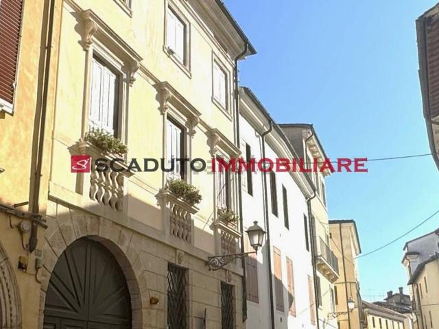 Appartamento in vendita di 80 m² in Piazza della Biade, 15