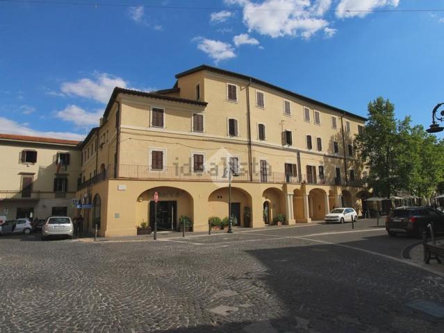 Appartamento in vendita di 80 m² in Piazza Martiri della Libertà, 1