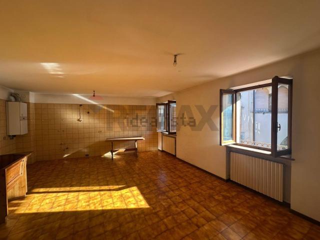 Appartamento in vendita di 80 m² in Piazza Monte Grappa, 45