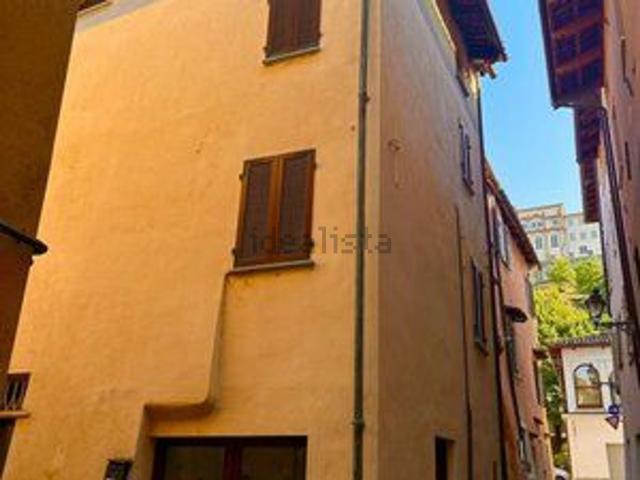 Appartamento in vendita di 80 m² in Piazza San Quirico, 3
