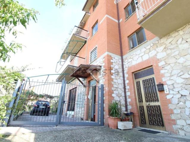 Appartamento in vendita di 80 m² in Strada Provinciale per Orvinio, 10