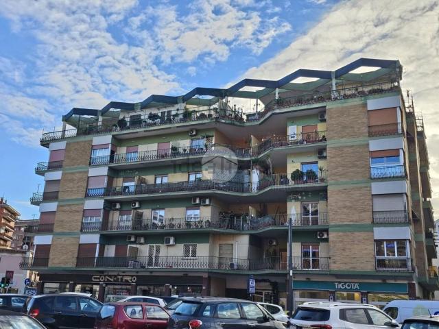 Appartamento in vendita di 80 m² in Via Tuscolana, 944