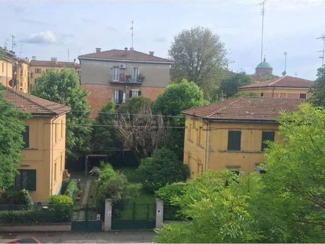 Appartamento in vendita di 80 m² in Via Vittorio Bigari