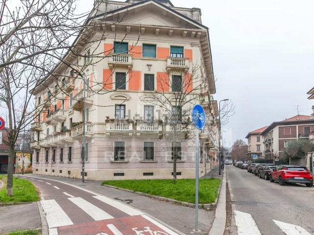 Appartamento in vendita di 80 m² in Via Achille Bizzoni, 1
