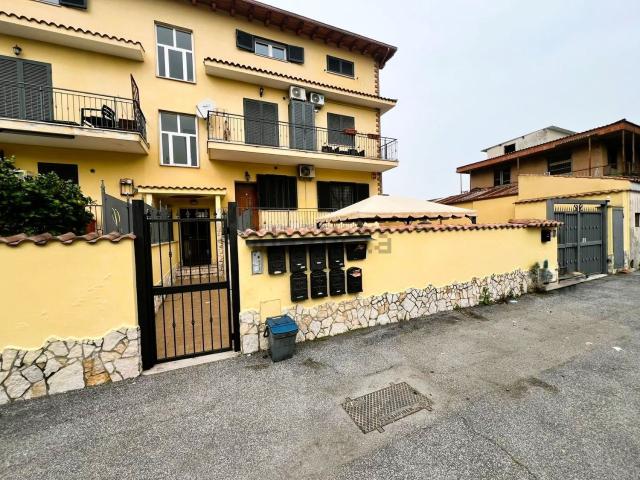 Appartamento in vendita di 80 m² in Via Aci Sant&apos Antonio