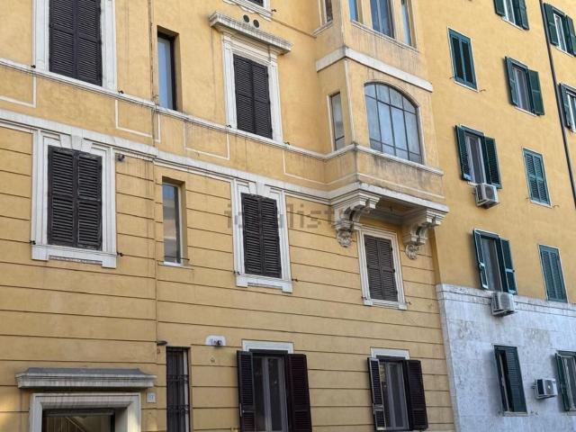 Appartamento in vendita di 80 m² in Via Acireale, 19