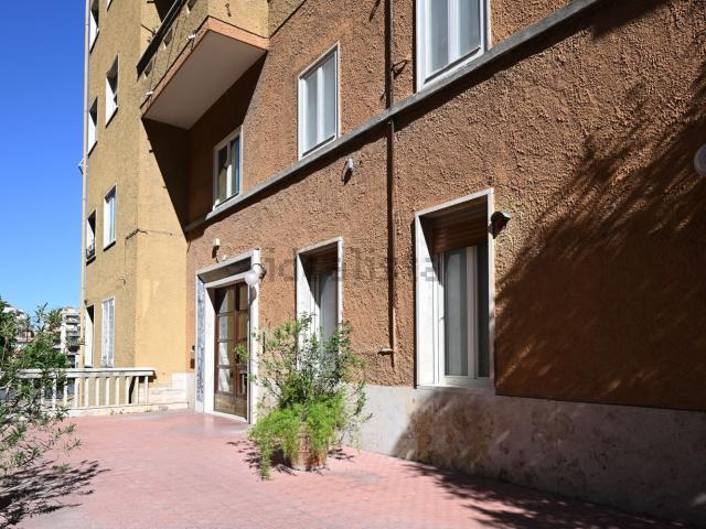 Appartamento in vendita di 80 m² in Via Anton Giulio Barrili, 37