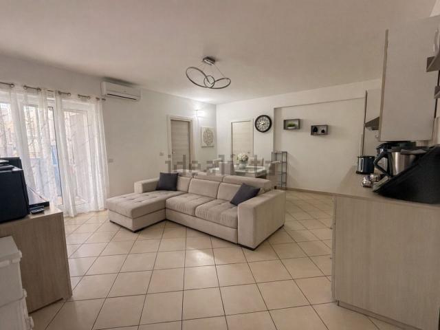Appartamento in vendita di 80 m² in Via Antonio De Curtis, 123