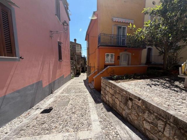 Appartamento in vendita di 80 m² in Via Avanti Santi