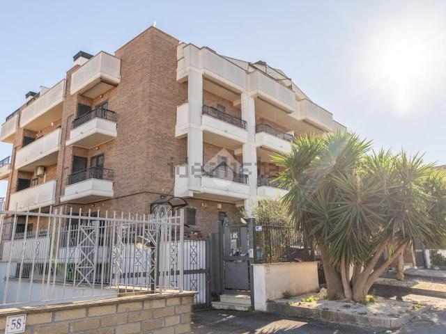 Appartamento in vendita di 80 m² in Via Borghesiana, 400