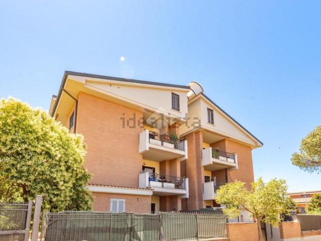 Appartamento in vendita di 80 m² in Via Borghesiana, 400