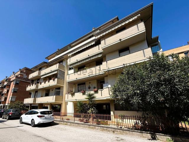 Appartamento in vendita di 80 m² in Via Cadore, 18
