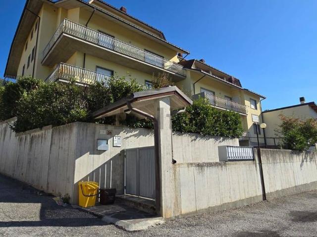 Appartamento in vendita di 80 m² in Via Cona di Falso, 56