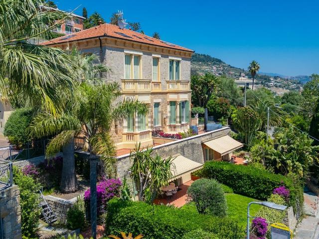 Appartamento in vendita di 80 m² in Via dei Colli, 36
