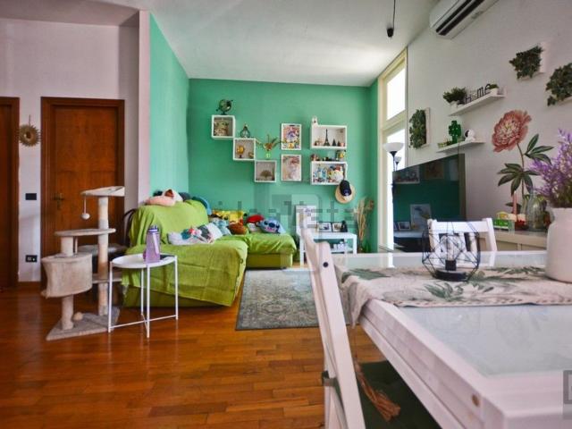 Appartamento in vendita di 80 m² in Via della Villa Lorenzi, 9