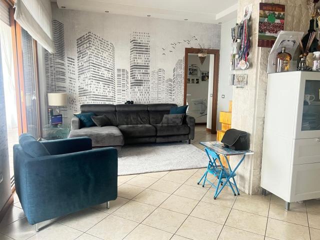 Appartamento in vendita di 80 m² in Via di Acilia, 221