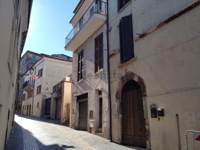 Appartamento in vendita di 80 m² in Via Don Giuseppe Morosini