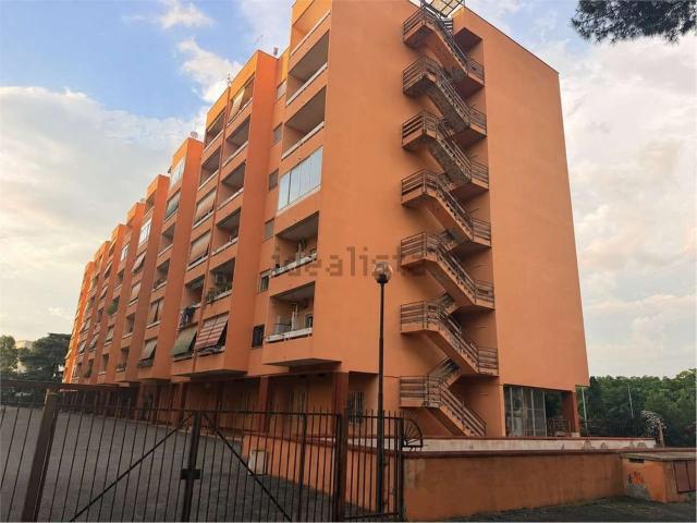 Appartamento in vendita di 80 m² in Via Emilio Longoni, 19