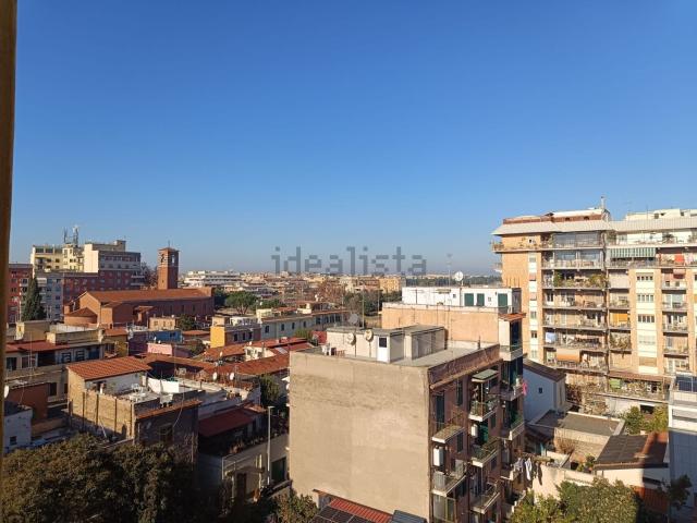 Appartamento in vendita di 80 m² in Via Ettore Giovenale
