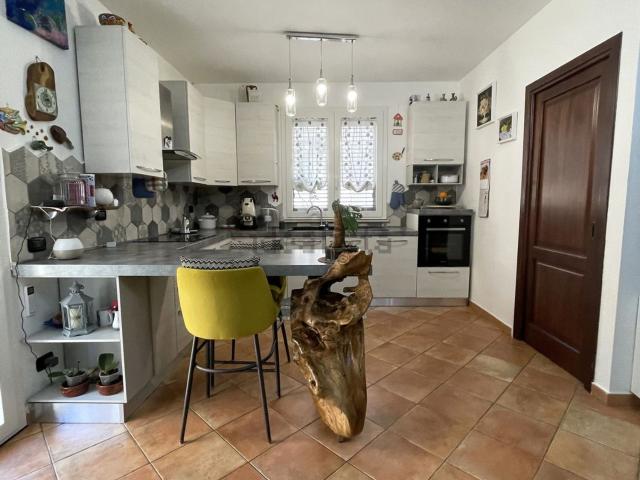 Appartamento in vendita di 80 m² in Via F. P. Perez, 258
