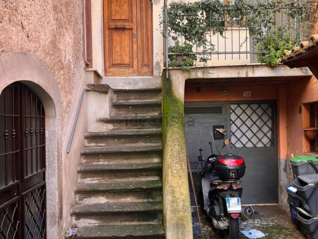 Appartamento in vendita di 80 m² in Via Ferentum, 16