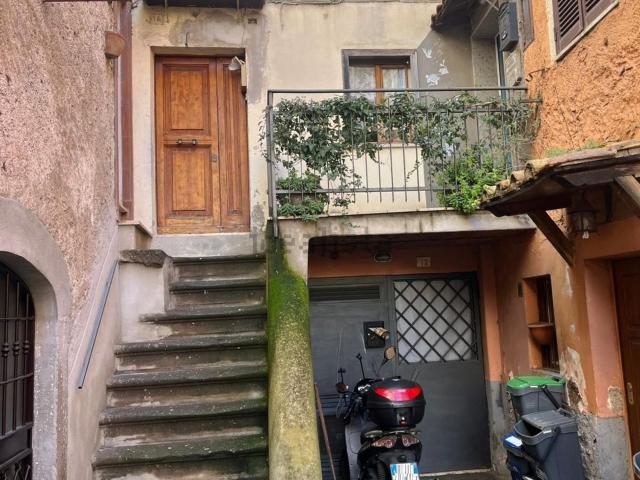 Appartamento in vendita di 80 m² in Via Ferentum, 16