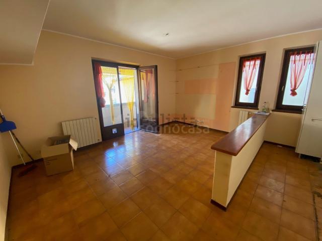 Appartamento in vendita di 80 m² in Via Fratelli Perolini, 16