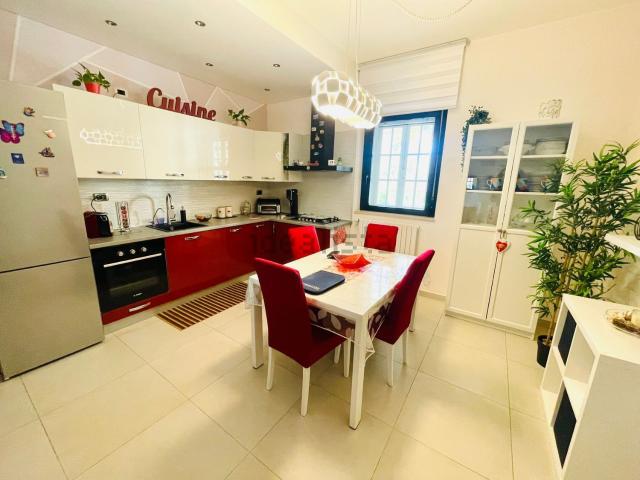 Appartamento in vendita di 80 m² in Via Francesco Rubini Patriota, 8