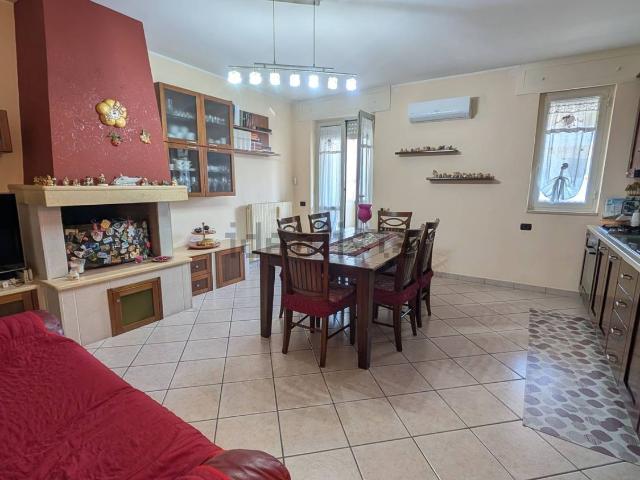 Appartamento in vendita di 80 m² in Via Gabriele D&apos Annunzio, 5