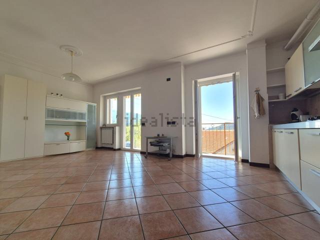 Appartamento in vendita di 80 m² in Via Giorni Santarò, 71