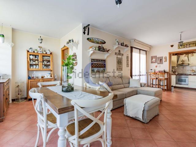 Appartamento in vendita di 80 m² in Via Giulio Belvederi, 66