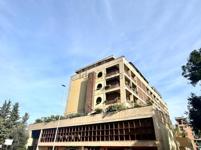 Appartamento in vendita di 80 m² in Via Giulio Petroni, 118