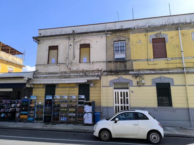 Appartamento in vendita di 80 m² in Via Giuseppe La Farina