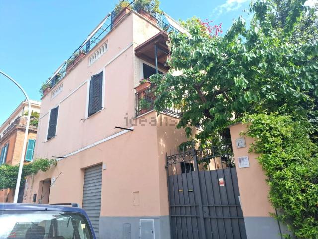 Appartamento in vendita di 80 m² in Via Giuseppe Mantellini, 13