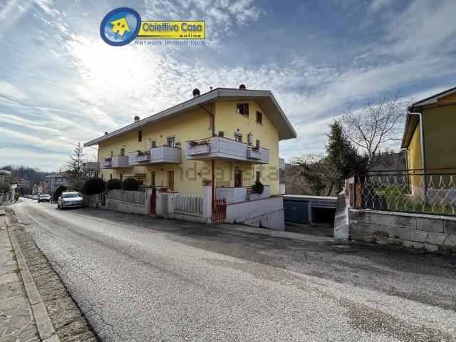 Appartamento in vendita di 80 m² in Via Insorti di Bosco Martese, 21