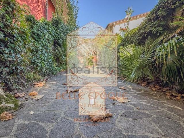Appartamento in vendita di 80 m² in Via L. Viani, 10