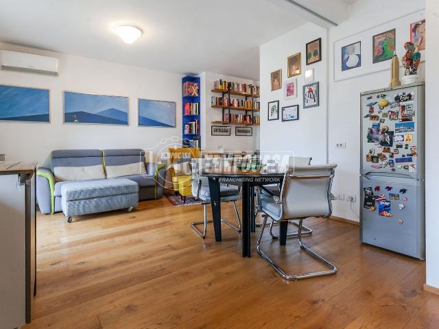 Appartamento in vendita di 80 m² in Via Lario, 8